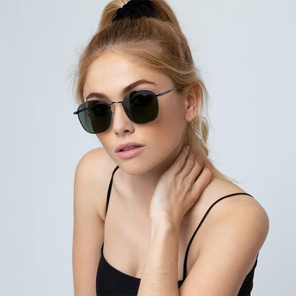 D.Franklin Classic Square Gunmetal  DFKSUN0444