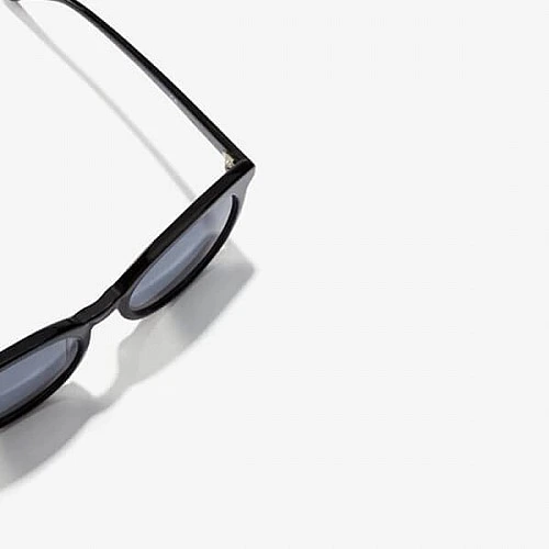 HAWKERS Black Dark Resort